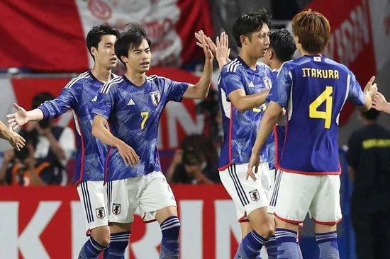 U23亚洲杯分组A组：卡塔尔、澳大利亚、约旦、印尼B组：日本、韩国、阿联酋、中国C组：沙特、伊拉克、泰国、塔吉克斯坦D组：乌兹别克斯坦、越南、科威特、马来西亚罗马诺：格列兹曼专注于马竞 他不会在冬窗加盟曼联罗马诺在今天的专栏中谈到了格列兹曼，直接指出法国球星只想留在马德里竞技，和曼联没有联系。